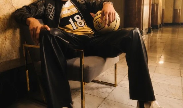 基肖恩-乔治展示球队新球衣，奇才官方附文：永不过时的穿搭