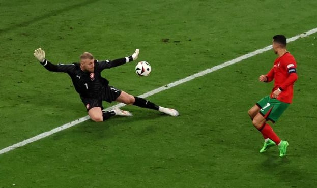 九游体育-人生第6届欧洲杯 C罗首战没进球 但他依旧有威胁