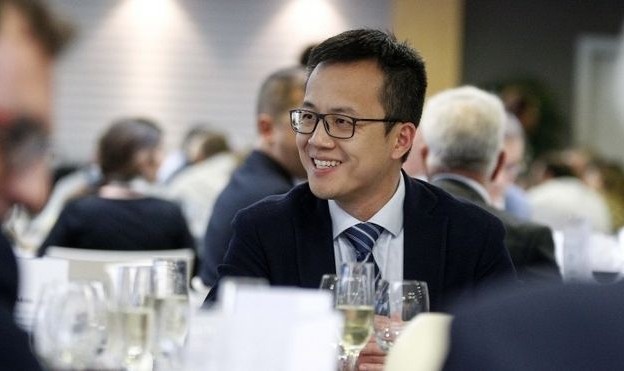 九游体育官网入口-西班牙人高层与裁委会会谈，对最近几场比赛不利判罚表达不满